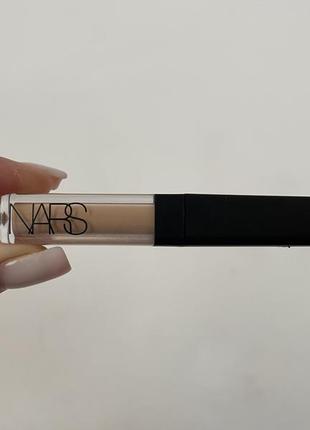 Консилер от бренда nars
