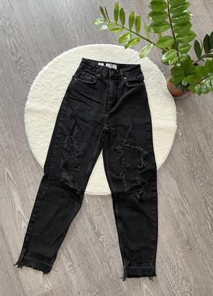 Рваные джинсы bershka