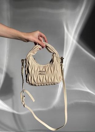 Фактурная женская сумка  miu miu , бежевая, новинка года миу миу, мягкая эко кожа