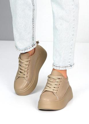 Натуральні шкіряні кеди - кросівки кольору мокко з наскрізною перфорацією на високій підовші10 фото