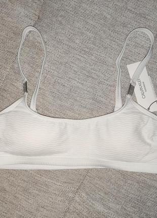 Топ браллет со съемными чашками.