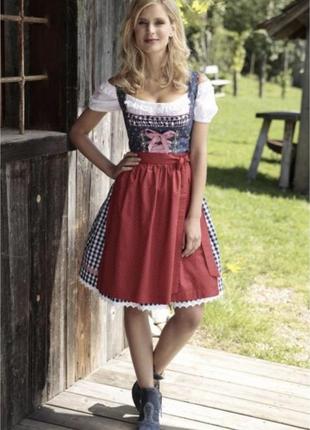 Сукня в баварському стилі