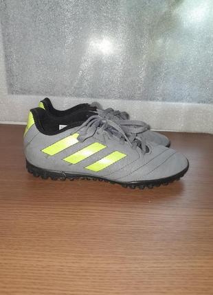 Футзалки adidas.  розмір 33