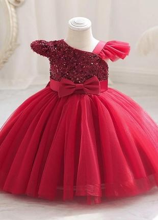 Праздничное платье красного цвета