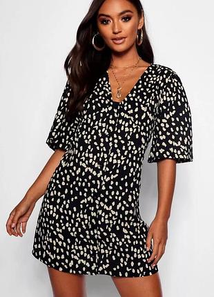 Маленька сукня в монохромний принт boohoo