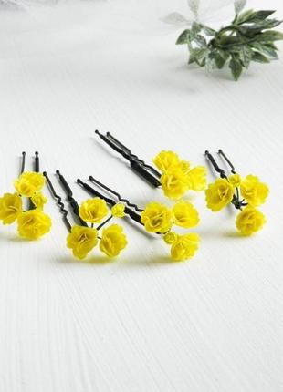 Шпильки з жовтими маленькими квітами весільні шпильки з гіпсофілою