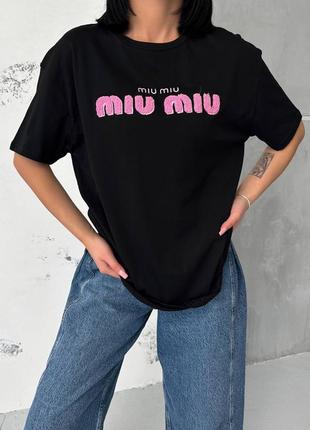 Люксовая футболка бирками в стиле miu miu