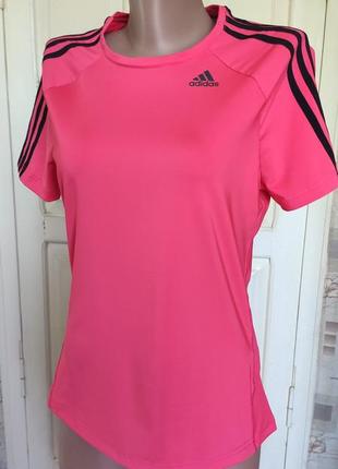 Футболка adidas.