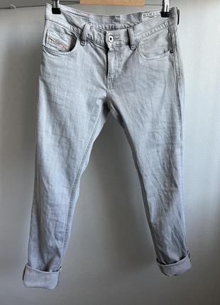 Серые джинсы diesel