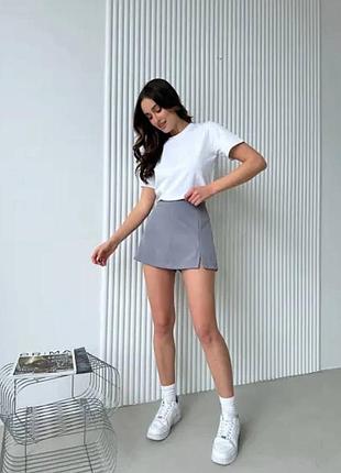 Стильна жіноча спідниця шорти