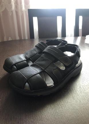 Чоловік босоніжки