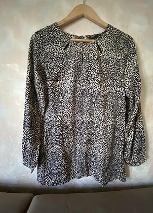 Легка блуза у трендовий принт