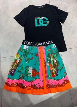 Костюм футболка юбка разные цвета dolce&gabbana