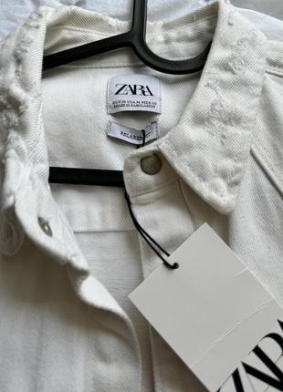 Нова джинсова сорочка zara білого кольору