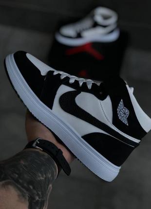 Nike чорно-білі жіночі кросівки