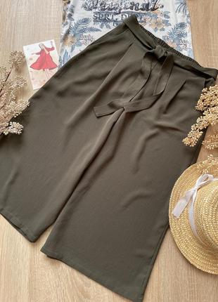 Кюлоти з поясом кольору хакі кльош