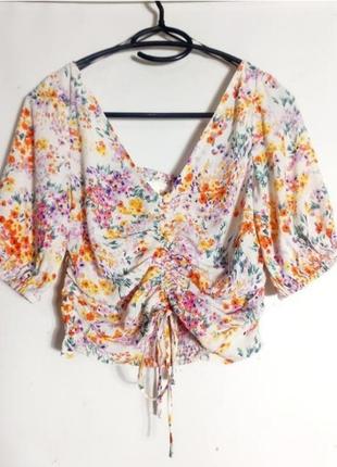Короткий топ в цветочный принт от h&m