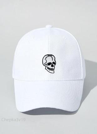 Біла кепка бейсболка з принтом череп
