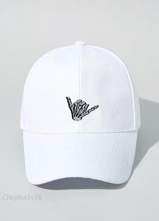 Біла кепка бейсболка з принтом
