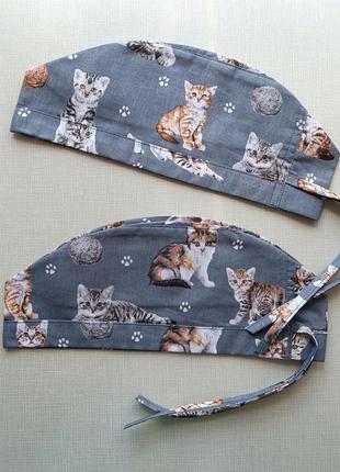 Медична шапочка з котиками з бавовни