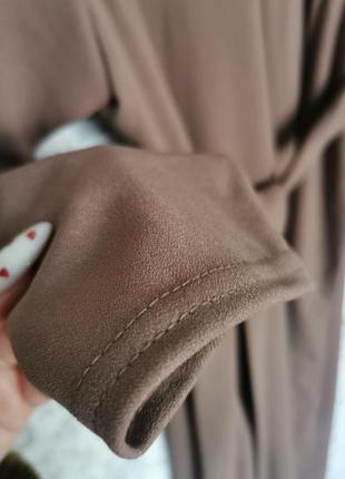 Сукня з поясом коричнева4 фото