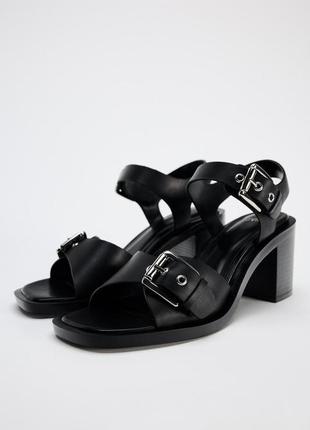 Шкіряні чорні босоніжки zara new