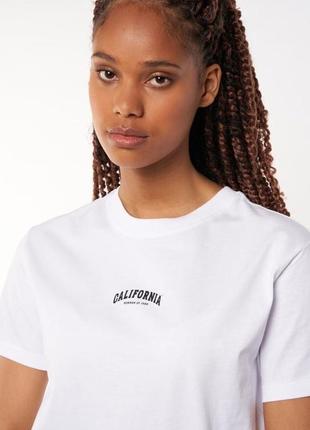 Нова футболка жіноча біла з чорним написом california america today стильна оверсайз