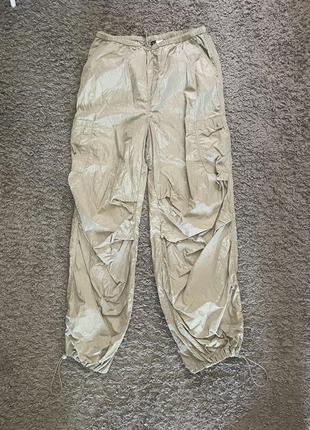 Трендовые брюки h&m оливкового цвета