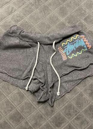 Женские брендовые шорты stussy