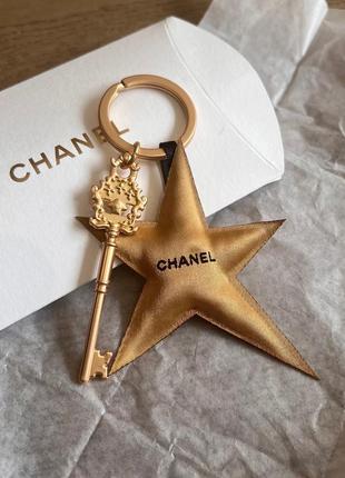 Брелок vip gift в коробочке