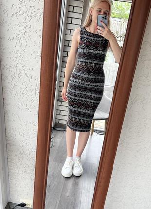 Длинное облегающее платье майка за колено в геометрический принт1 фото