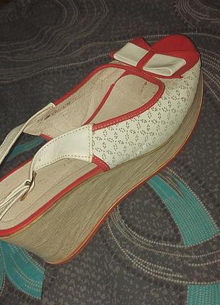 Продам босоножки, как новые, не подошел размер очень красивые, желанные, размер 38 по стельке 24,5.