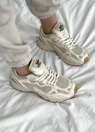 Жіночі кросівки ZX8000 adidas astir beige адідас бежевого кольору