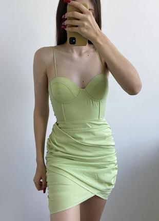 Нежное платье в корсетном стиле с драпировкой