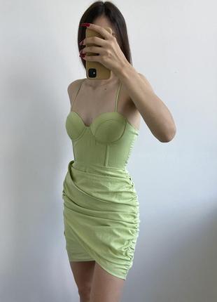 Нежное платье в корсетном стиле с драпировкой