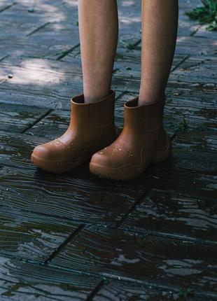 Жіночі гумові чоботи (калоші) коричневого кольору1 фото