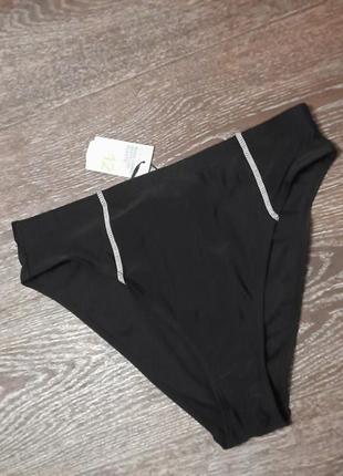 Новый низ купальника р.12/40 от primark, черный с белой строчкой