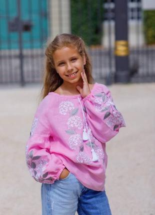 Детская вышиванка льняная для девочки розовая