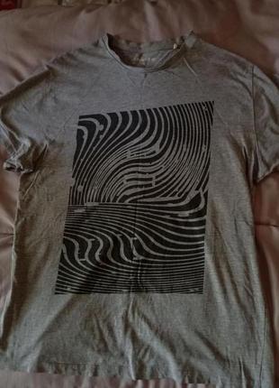 Жіноча футболка