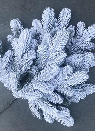 Еловая ветка искусственная lux 60 см заснеженная (в упаковке 3 штуки)