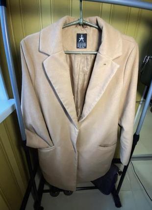 Бежевое пальто atmosphere 16 размер