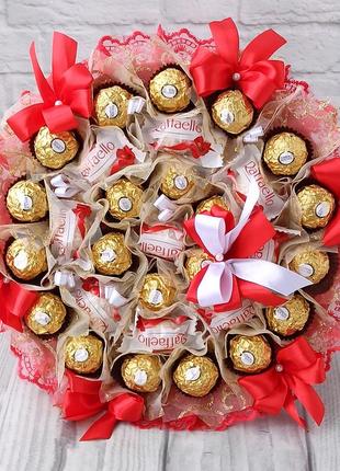 Красивий букет із цукерками ferrero rocher rafaello, подарунок для жінки, мами, колеги чи начальниці