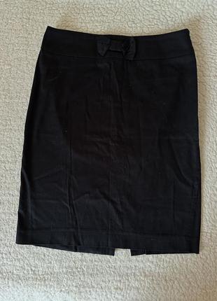 Классическая (офисная) миди юбка с разрезом сзади