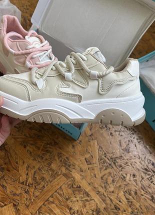 Кросівки жіночі з подвійними шнурками рожеві , бежеві