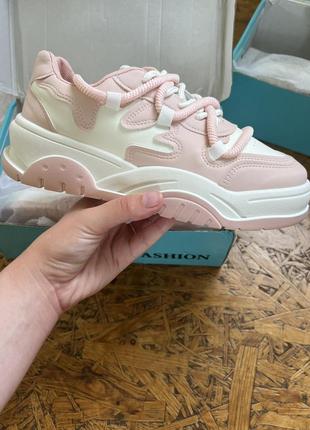 Кросівки жіночі з подвійними шнурками рожеві , бежеві