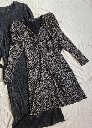 Платье мини в цветочный принт с длинным рукавом и драпировкой утяжкой стяжкой на рукавах