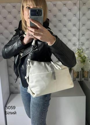 Женская сумка-мешок большая белая4 фото