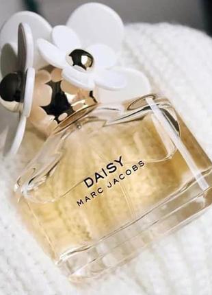 Daisy marc jacobs white hotsell