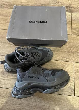 Кроссовки в стиле balenciaga