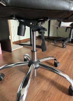 Шикарное кожаное офисное кресло новый стиль